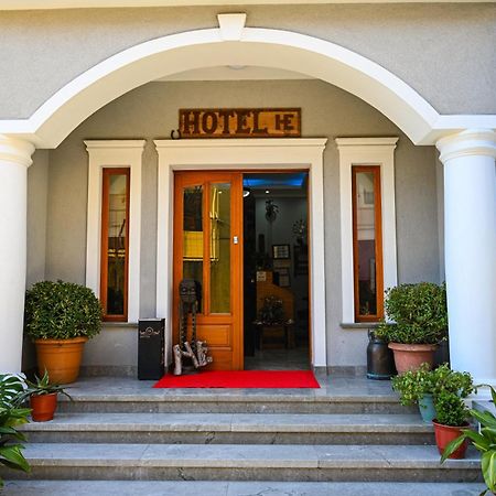 Hotel Epoka Shkodër Екстериор снимка