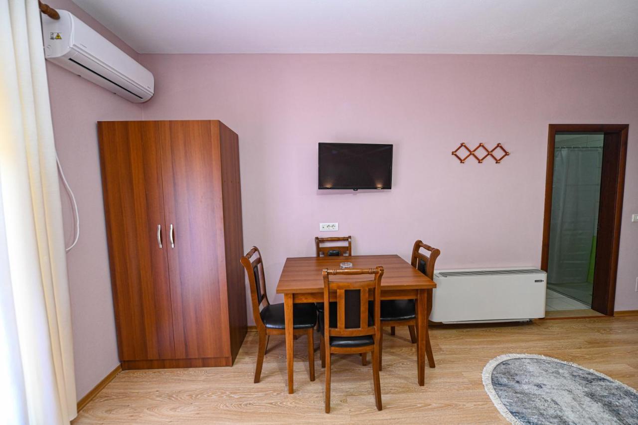 Hotel Epoka Shkodër Екстериор снимка