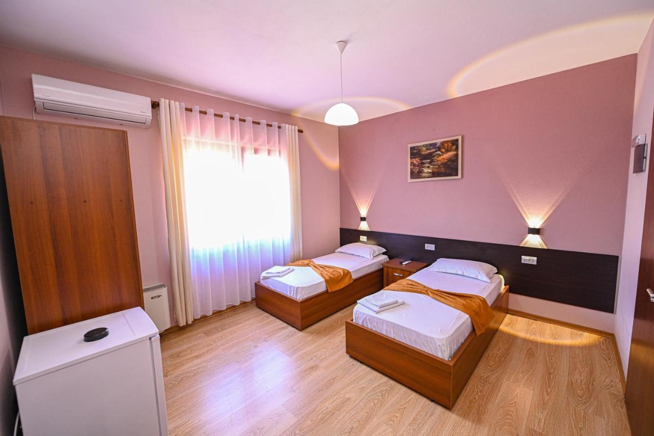 Hotel Epoka Shkodër Екстериор снимка
